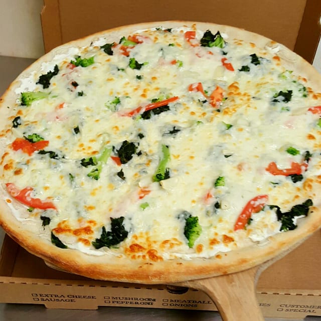 The White Pizza (Medium 16").